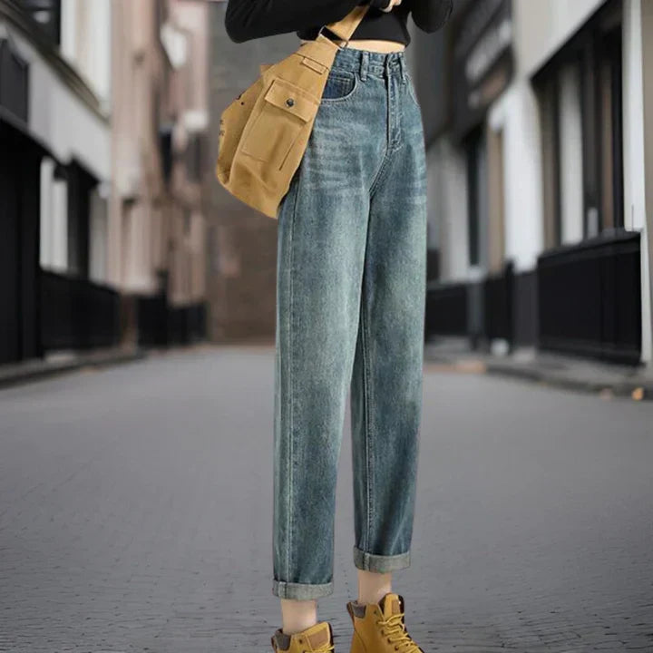 Astrid - High-Waisted Straight-Leg Jeans