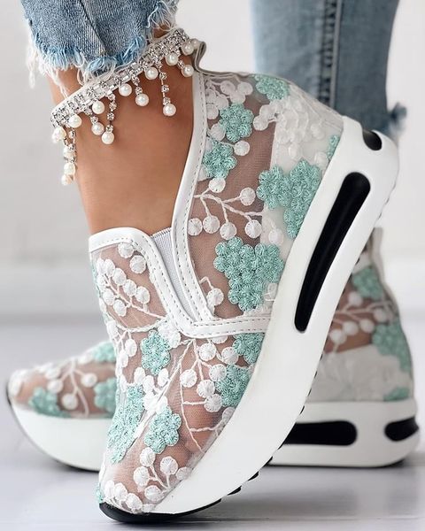 Remi - Delicate Lace Sneakers