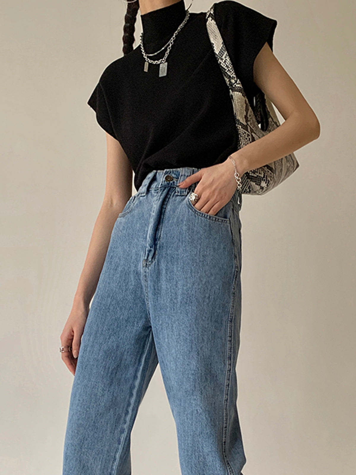 Barbara - Sleeveless Knit Top