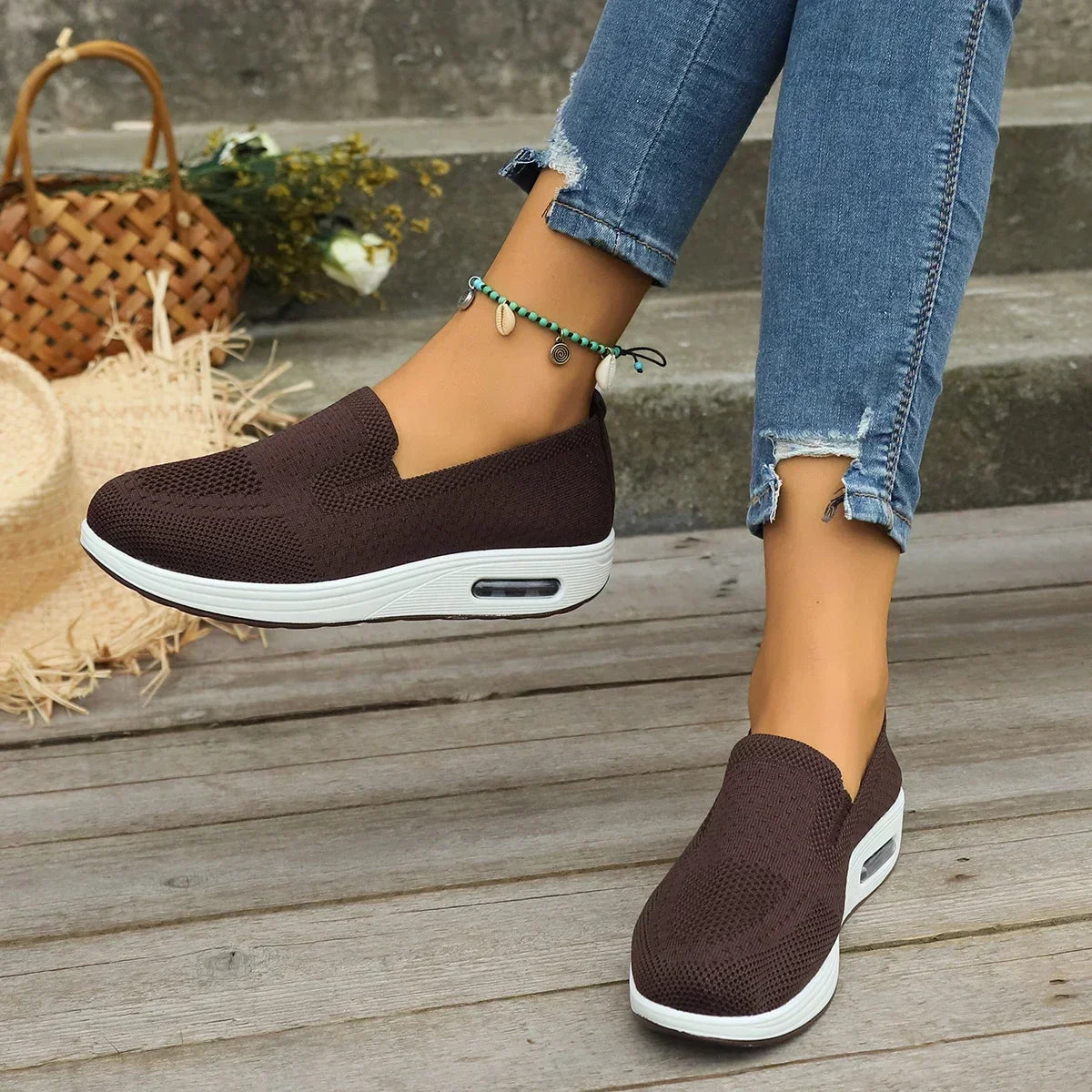 Lucia - Streamlined Comfort Sneakers