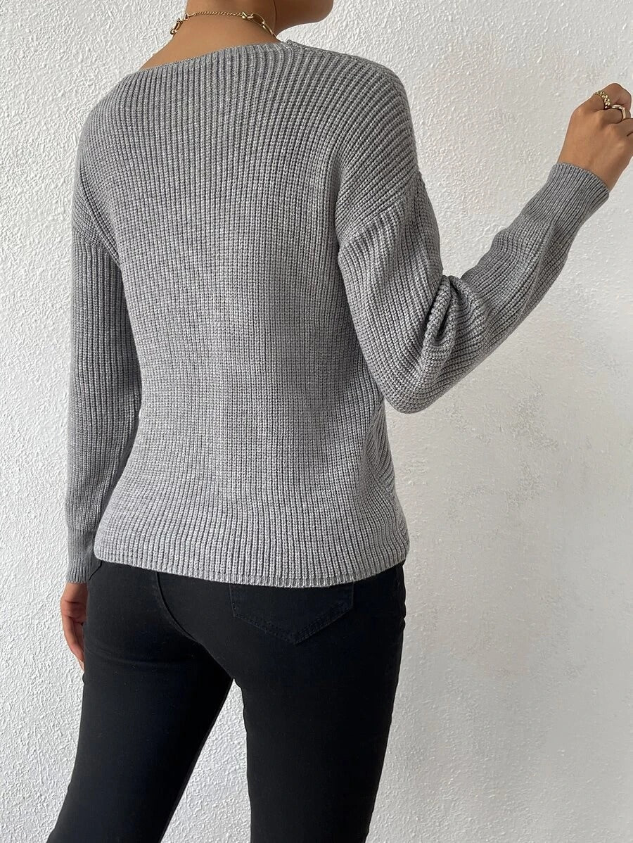 Kiara - Stylish Grey Knitted V-Neck Sweater for Women