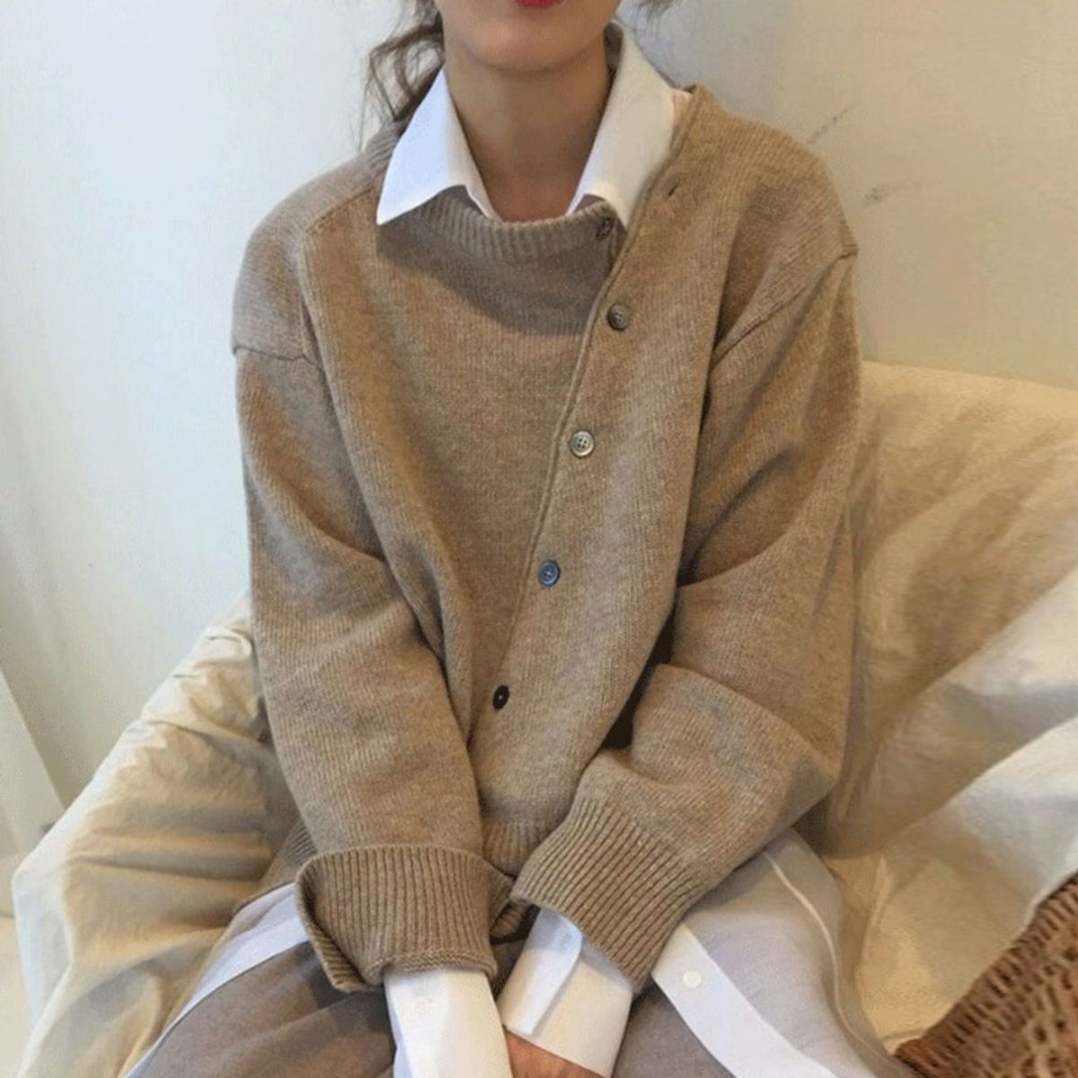 Dominique - Button-Down Sweater with Layered Collar