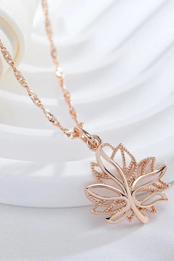 Zoe - Maple Leaf Pendant Gold Necklace