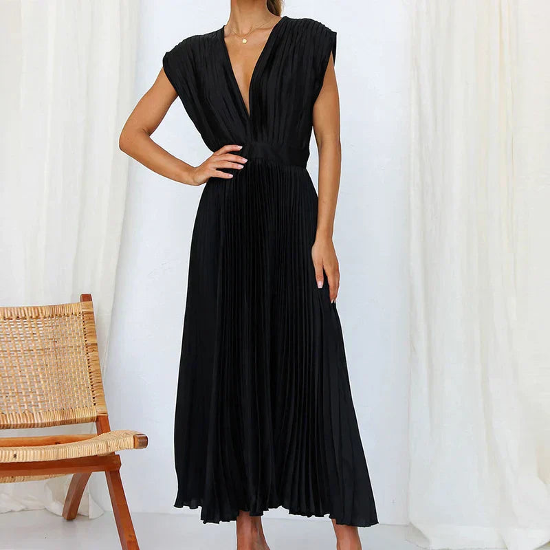 Ashleigh - Maxi Dress with V-Neck and Pleats