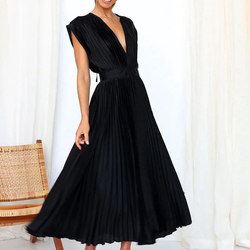 Ashleigh - Maxi Dress with V-Neck and Pleats