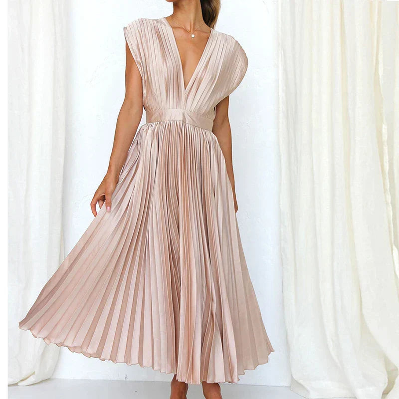 Ashleigh - Maxi Dress with V-Neck and Pleats