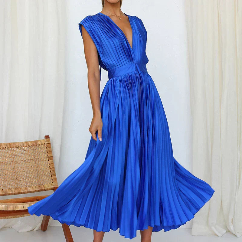 Ashleigh - Maxi Dress with V-Neck and Pleats