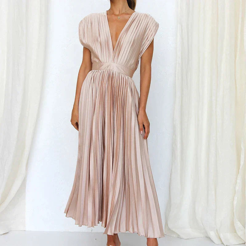 Ashleigh - Maxi Dress with V-Neck and Pleats