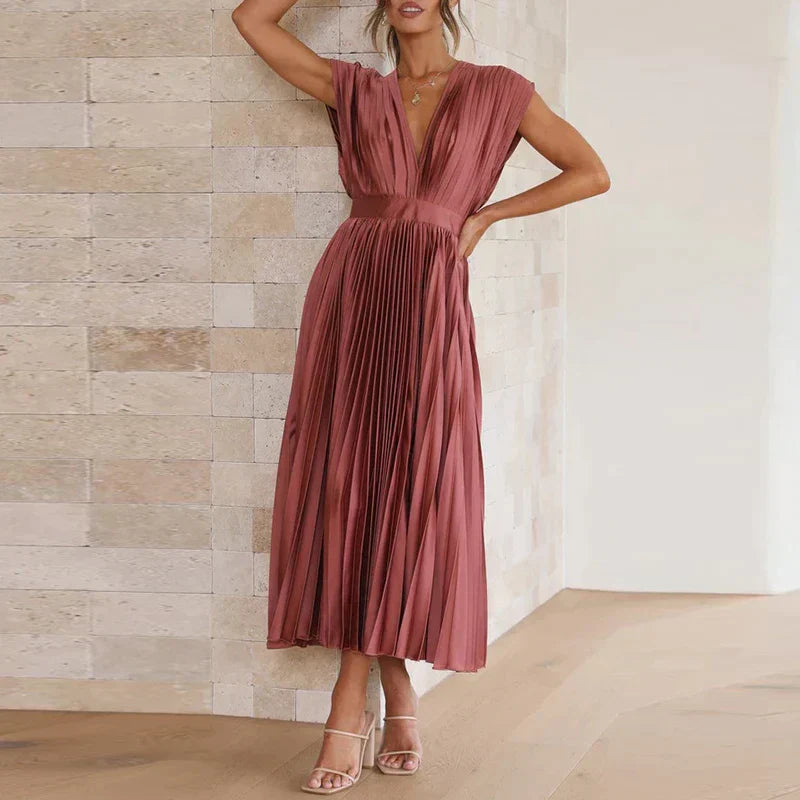 Ashleigh - Maxi Dress with V-Neck and Pleats