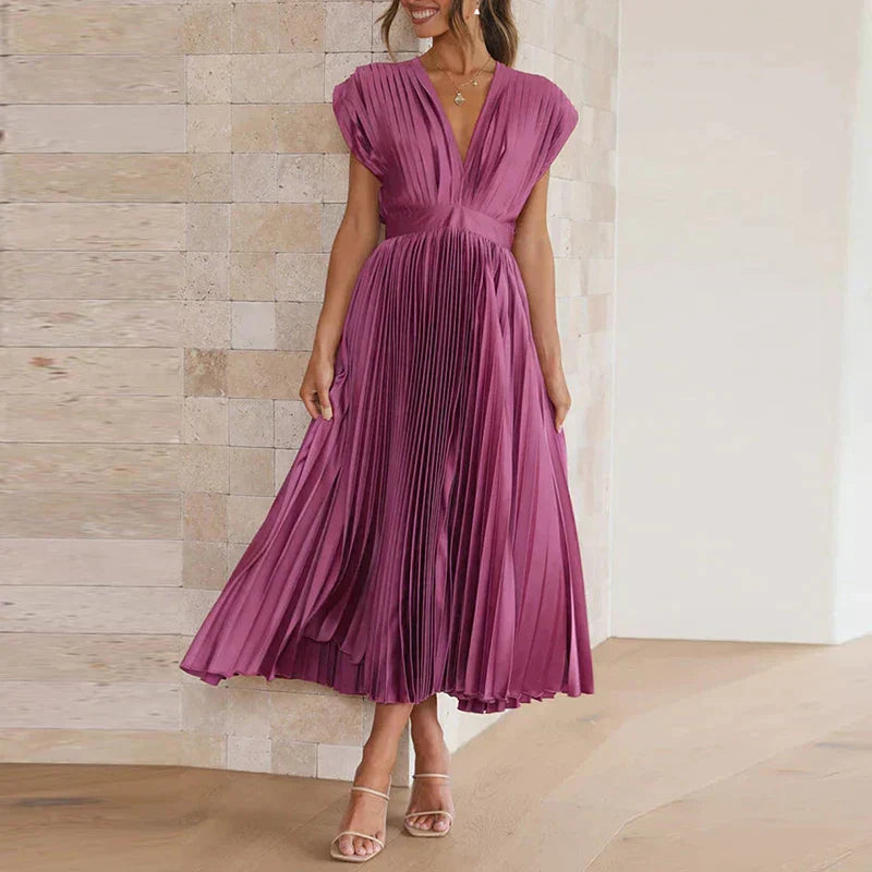 Ashleigh - Maxi Dress with V-Neck and Pleats