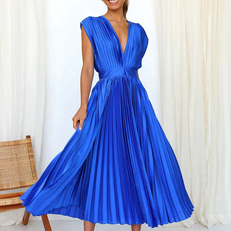 Ashleigh - Maxi Dress with V-Neck and Pleats