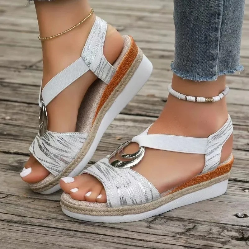 Maya – Wedge Sandals with Geometric Print and Metallic Detail