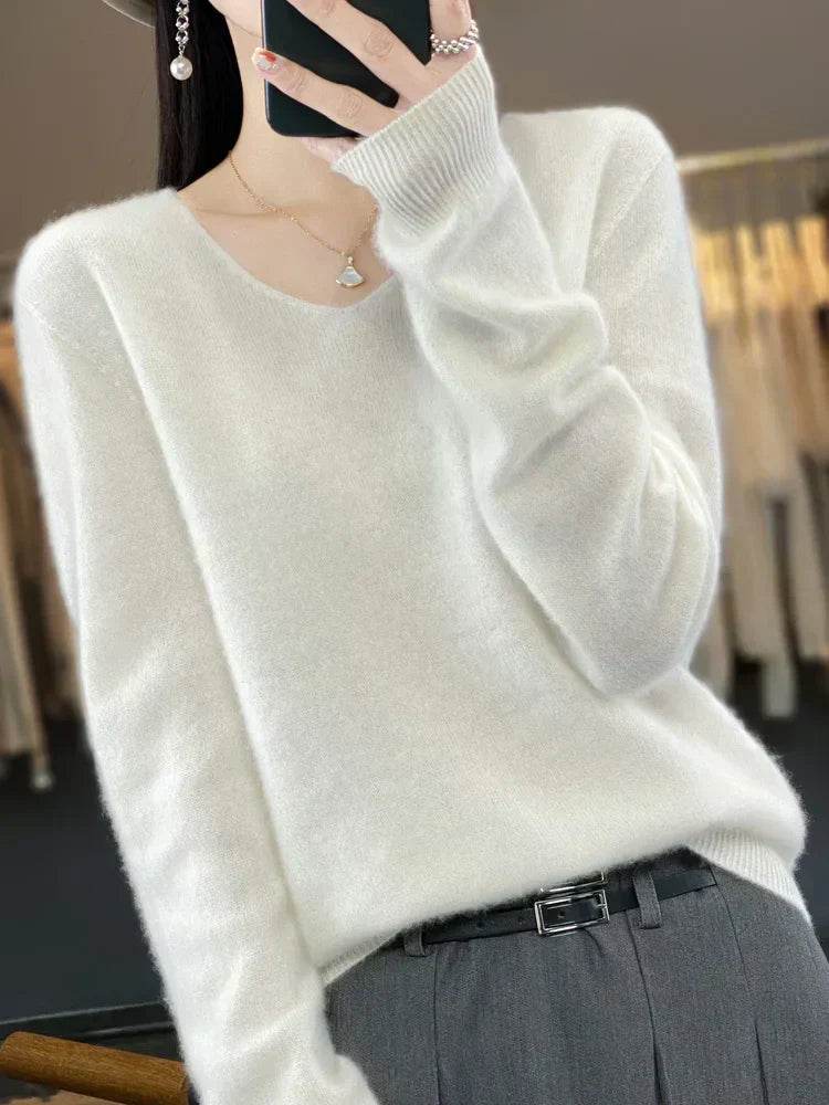 Alar - Classic Relaxed V-Neck Sweater