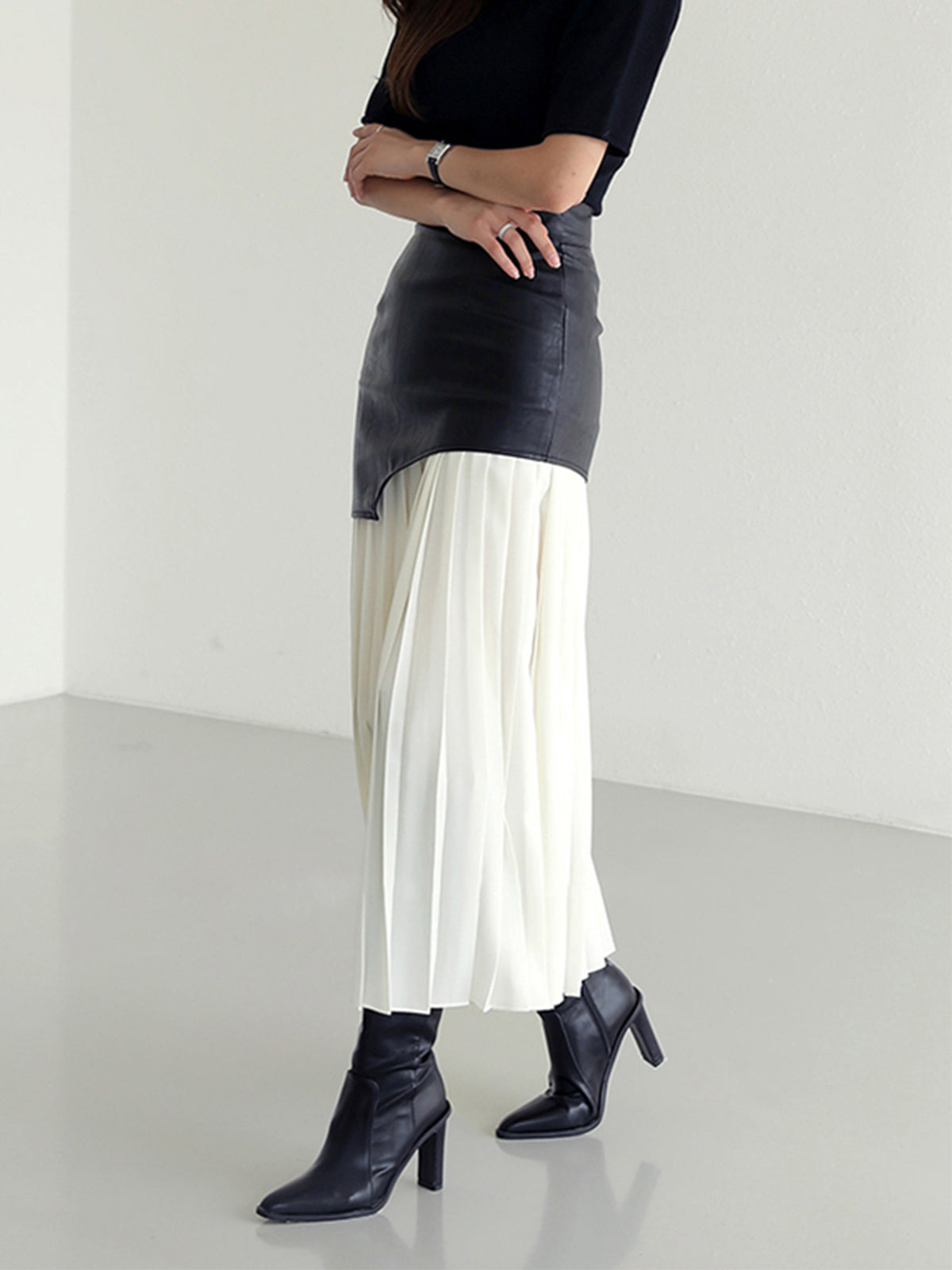 Zephyra - Two-Tone Pleated Midi Skirt