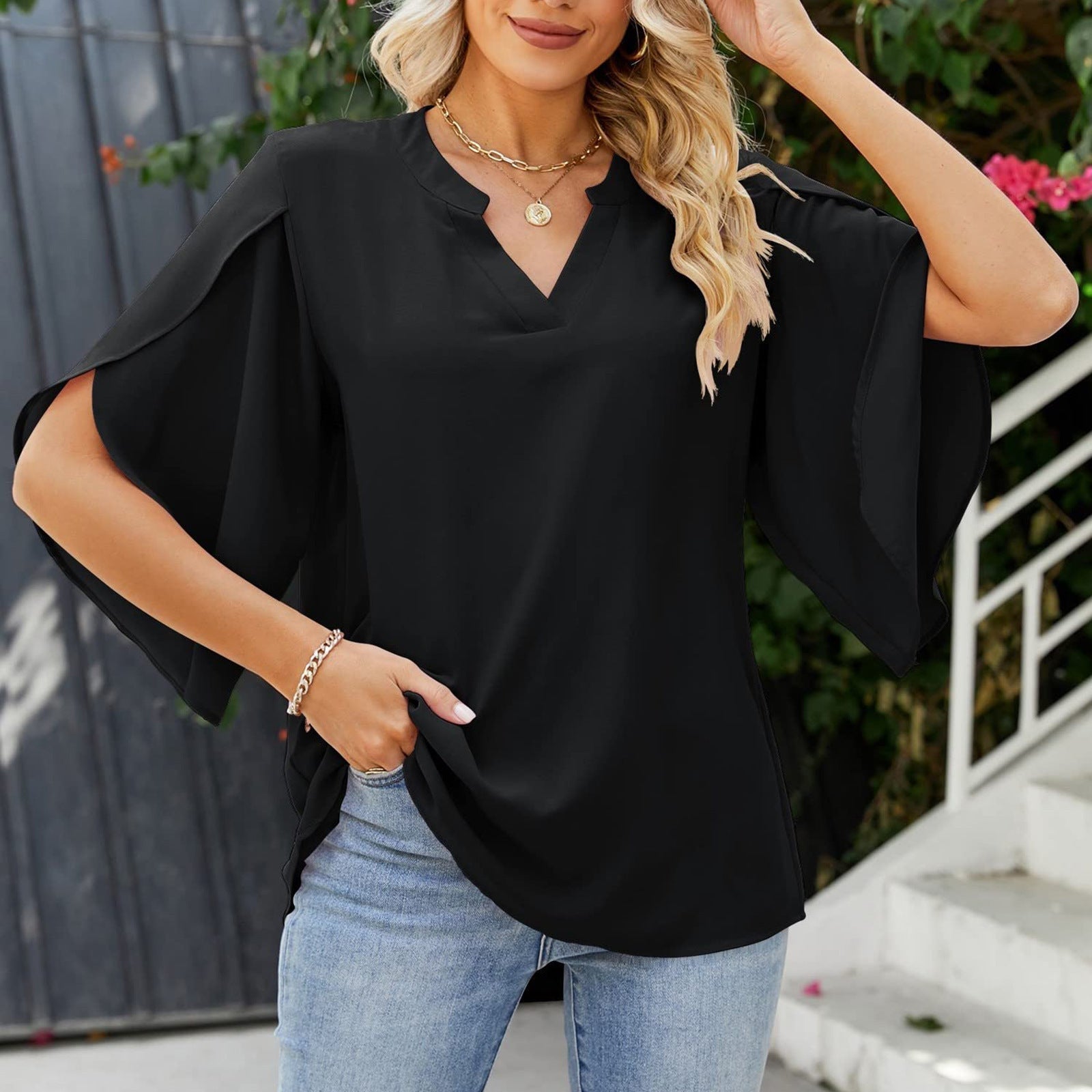 Junia - Elegant V-Neck Top