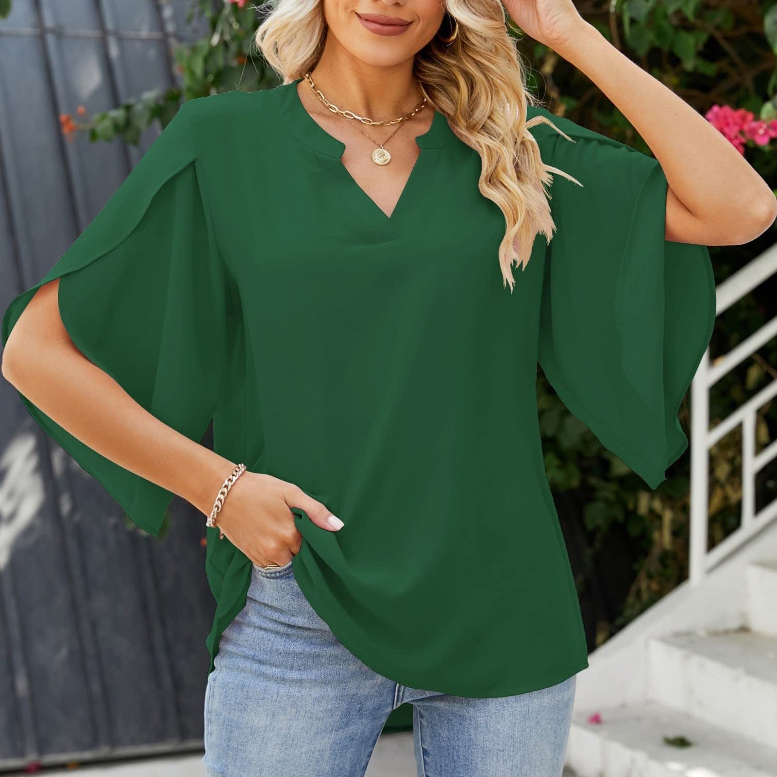 Junia - Elegant V-Neck Top