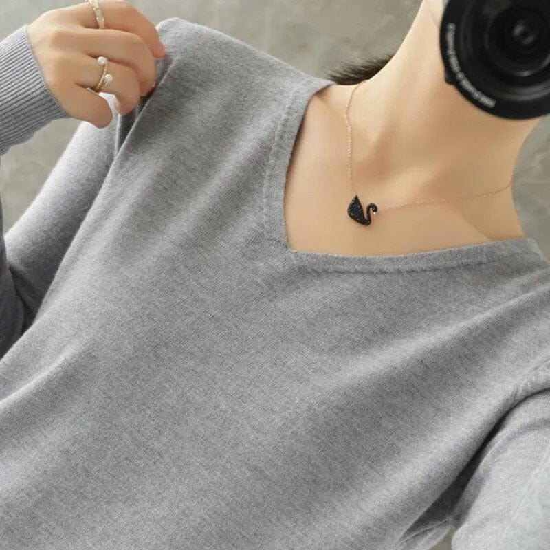 Emilia - Classic Cotton V-Neck Sweater for Winter