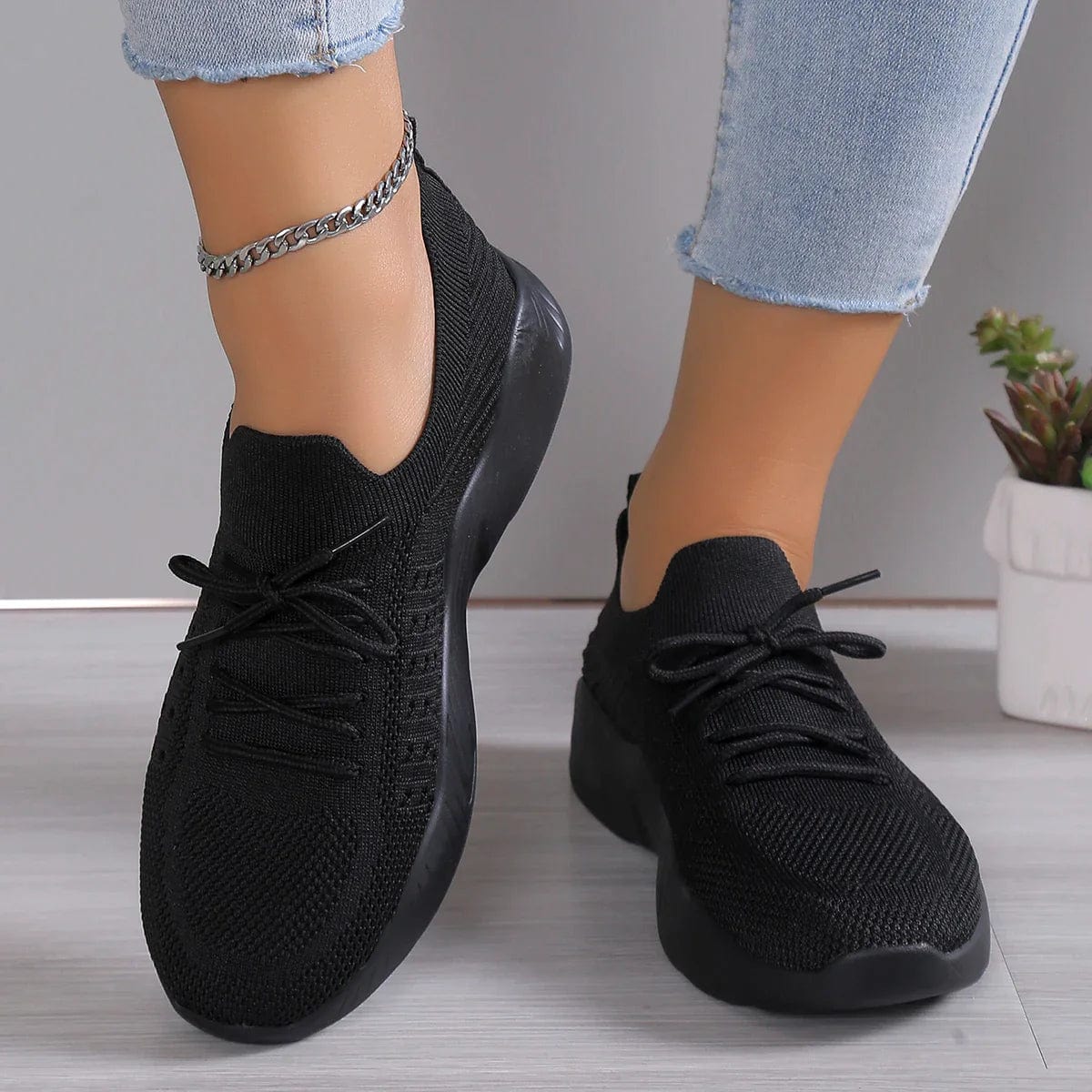 Elizabeth - Breathable Everyday Sneaker