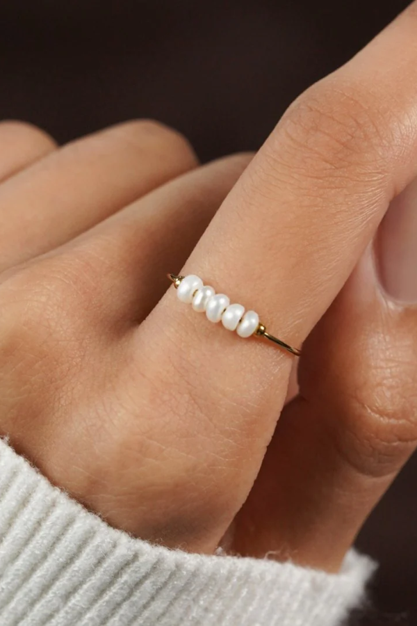 Angelina - Classic Minimalist Pearl Ring