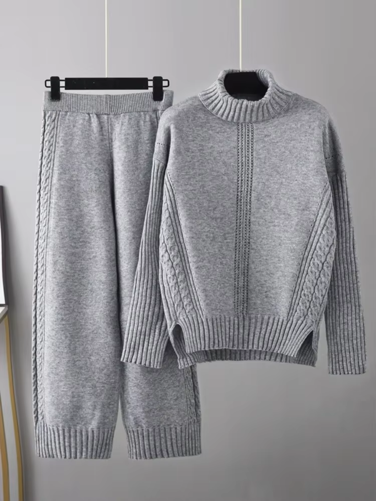 Charli - Cozy Turtleneck Set